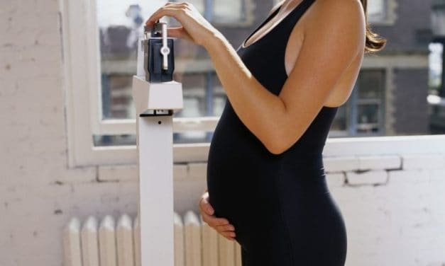 Too Much, Too Little Weight Gain May Harm Twin Pregnancies