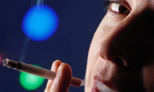 Smoking Confers Greatest Risk for Major Heart Attack for Women