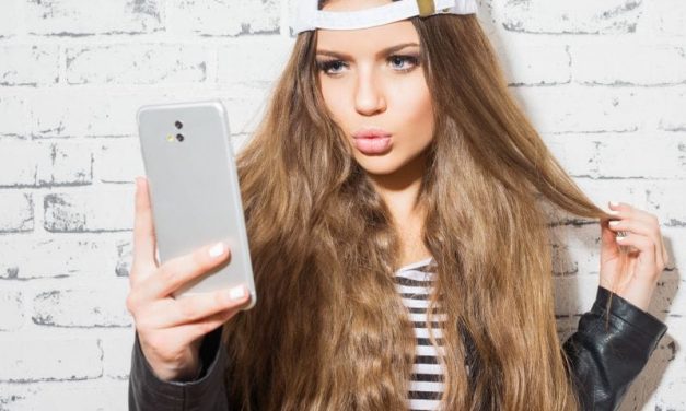 Social Media Use Tied to Esteem, Cosmetic Surgery Acceptance