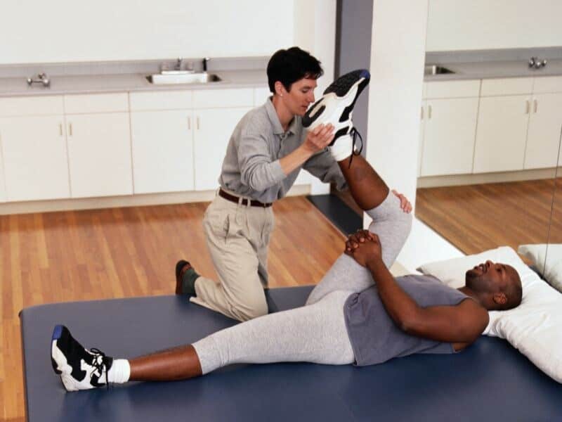Physical Therapy, Lifestyle Advice Underused in Knee OA