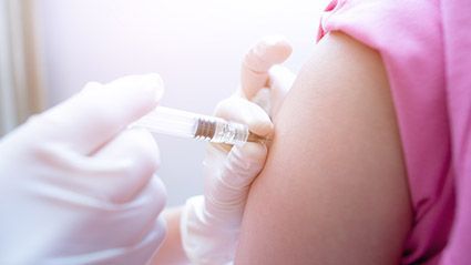 Alaska HCW First in U.S. to Have Allergic Reaction to COVID-19 Vaccine