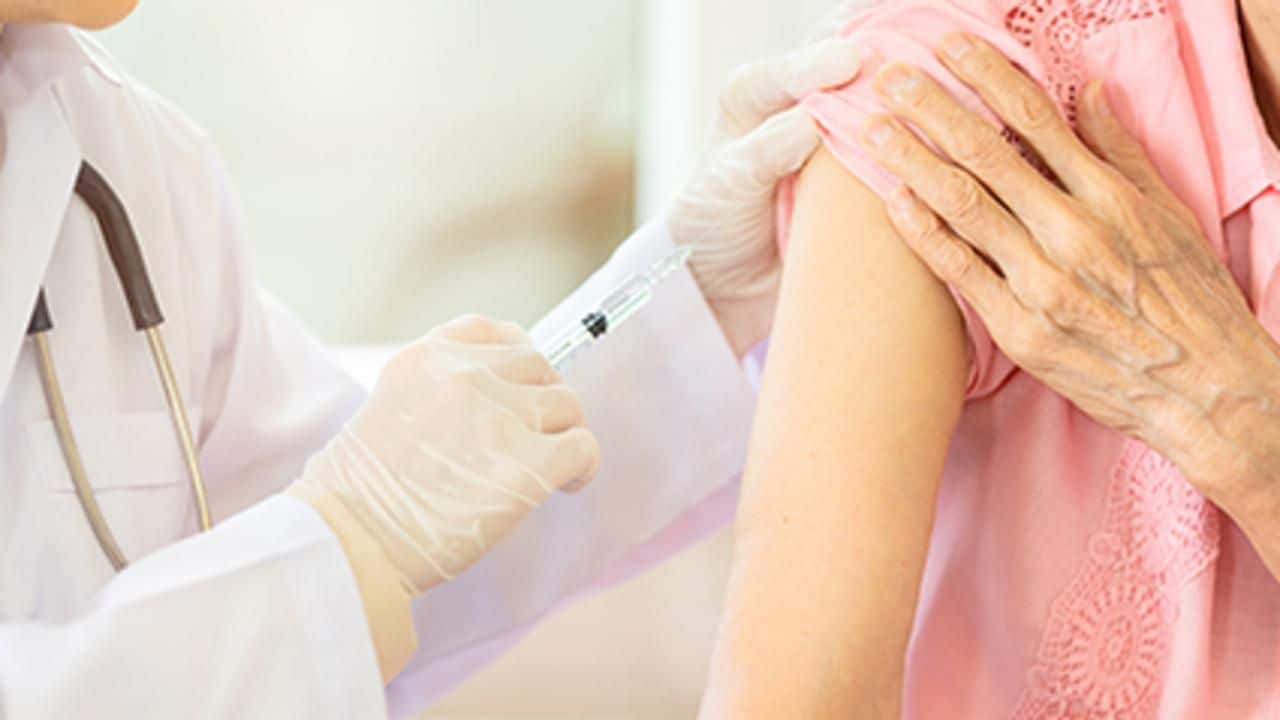 U.S. COVID-19 Vaccine Rollout Nears 1 Million Doses Per Day