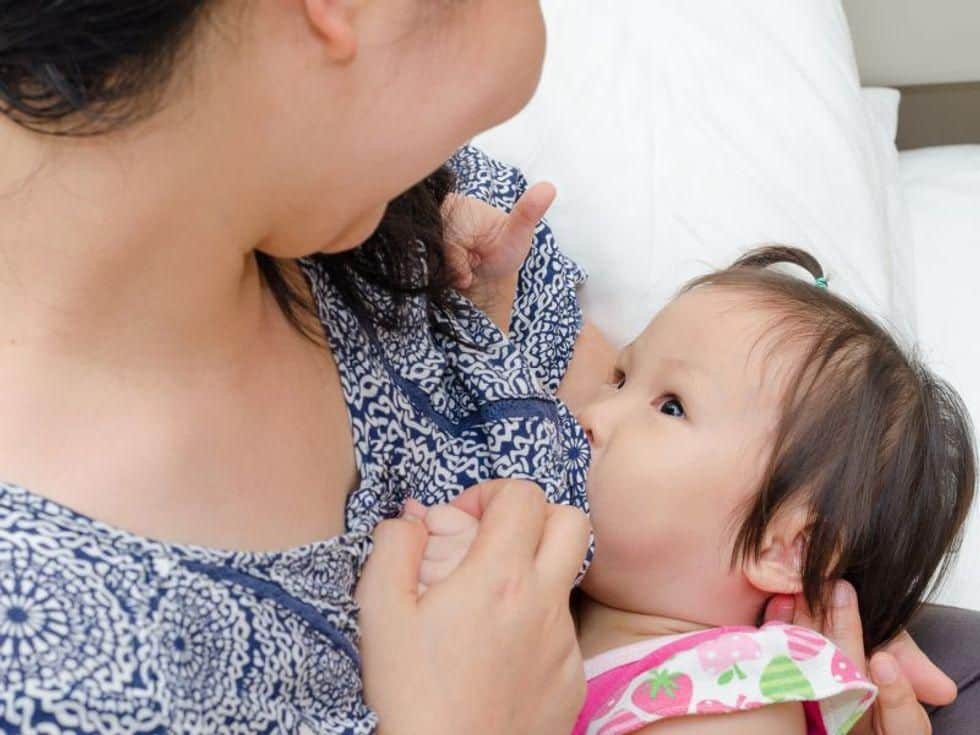 Providing Infant Carrier May Up Breastfeeding at Six Months