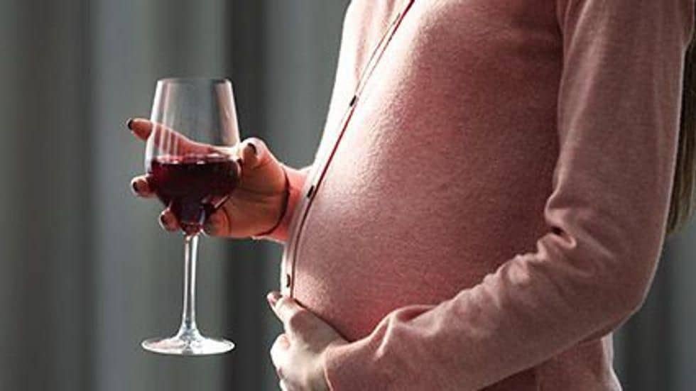 Drinking and Smoking After First Trimester May Up Late Stillbirth