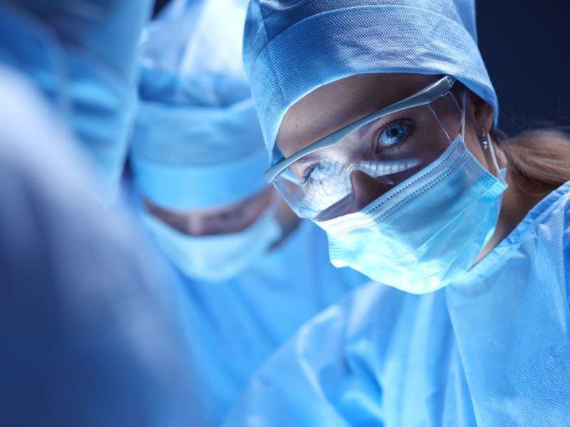 Adverse Event Rate After THA Similar for Female, Male Surgeons