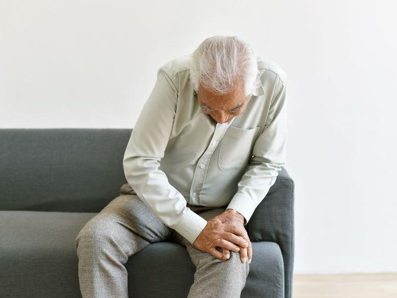 Persistent Pain in Seniors Linked to Decline in Physical Function