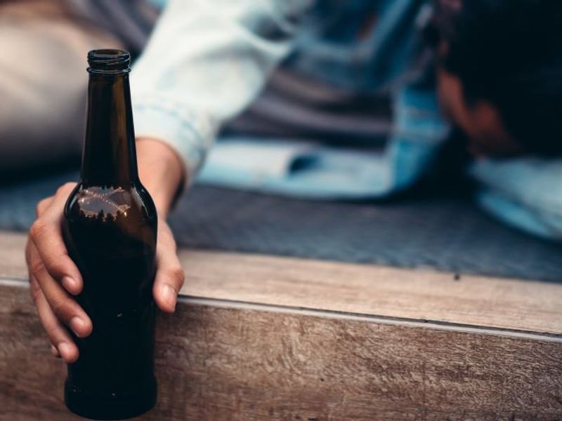 Teen Alcohol Dependence Tied to Later Depression