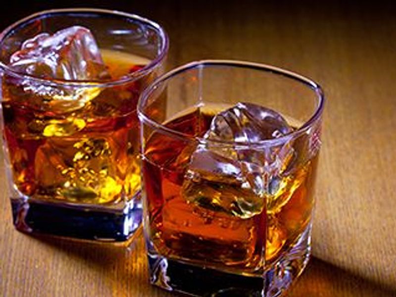 Heavy Alcohol Intake Linked to Obesity, Type 2 Diabetes