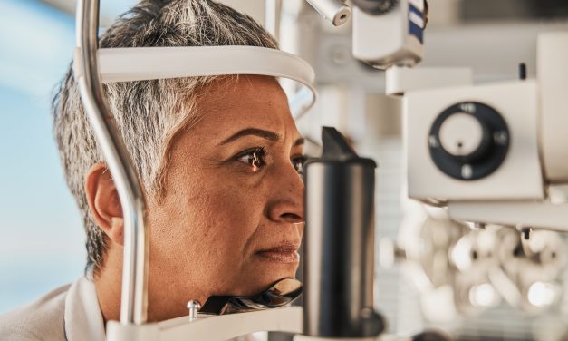 Interferon-γ elicits the ocular surface pathology mimicking dry eye through direct modulation of resident corneal cells.