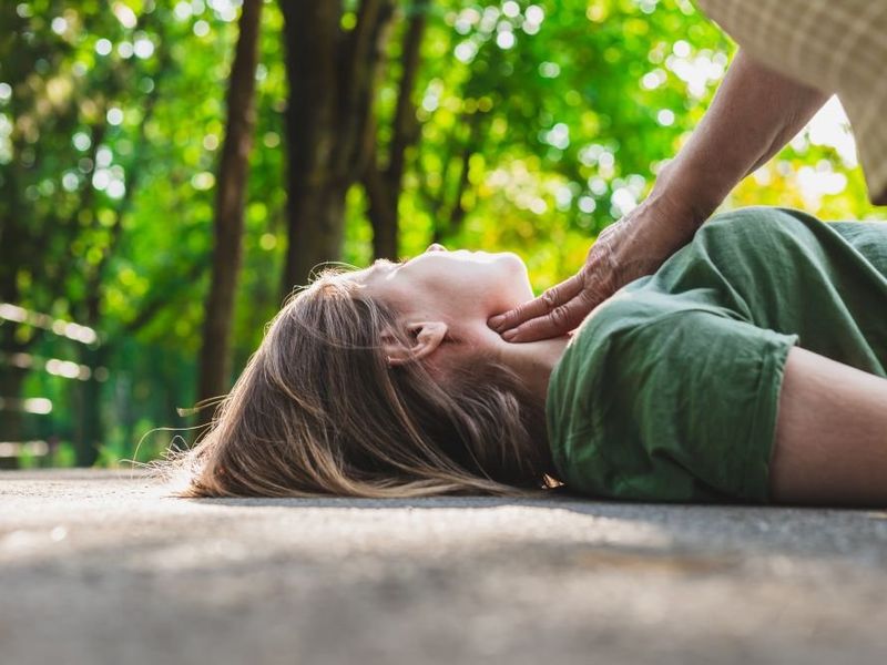 Women Less Likely to Get CPR for Cardiac Arrest in Public Place Than Men