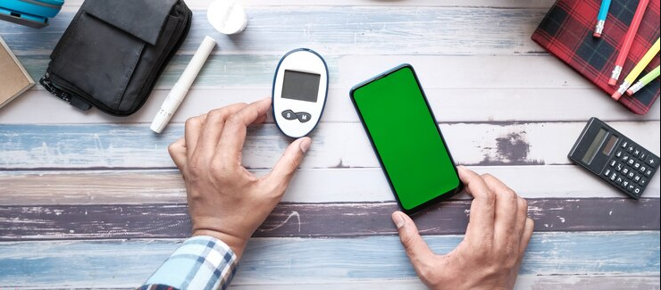 Smartphone App and isCGM Lifestyle Intervention for T2D Risk
