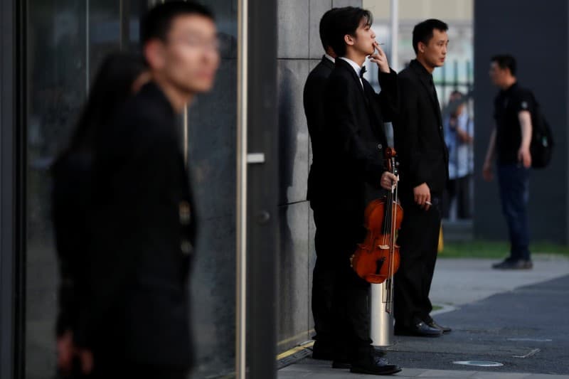 China tobacco regulator argues for indoor space for smokers