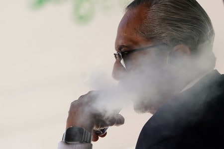 U.S. House panel asks e-cigarette companies to cease advertising