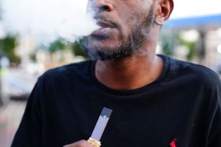 U.S. vaping-related deaths rise to 54, hospitalizations to 2,506