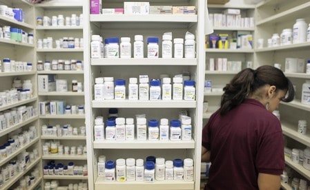 Sen. Sanders, Rep. Cummings introduce bill to lower U.S. drug prices