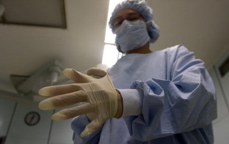 Hospital staff errors with gowns and gloves spread bacteria