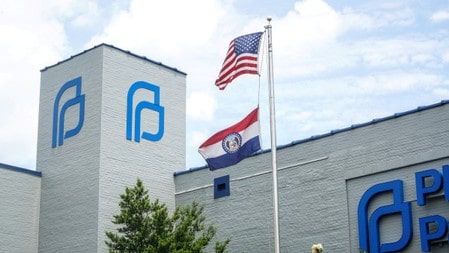 Missouri abortion clinic to stay open for now after court order