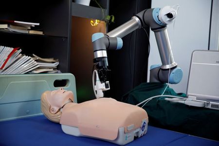 Robotic arm designed in China could help save lives on medical frontline