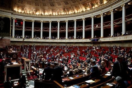 Coronavirus spreads in French parliament