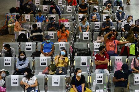 Workers leave as Thailand steps up measures against coronavirus