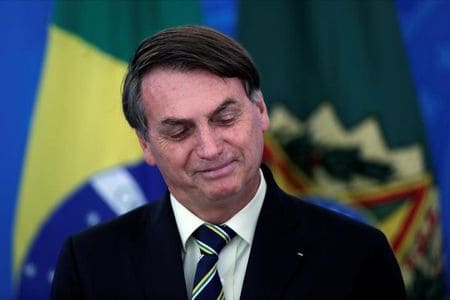Bolsonaro visits market to press need to keep Brazil going during pandemic