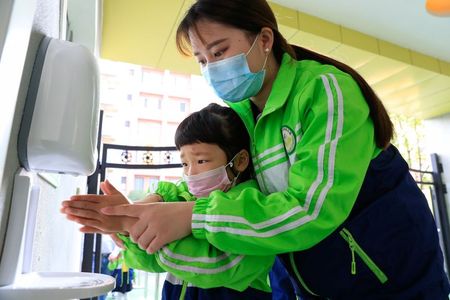 China reports just one new coronavirus case, in traveller