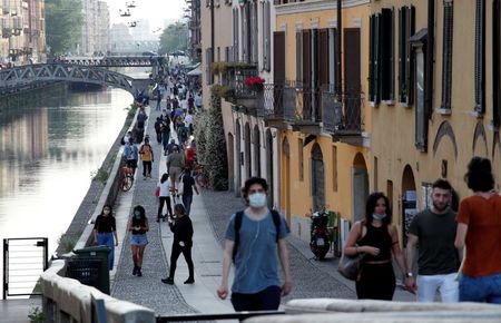 Italy’s daily coronavirus death toll steady, new cases fall