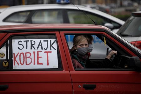Protesting Poles engage in drive for abortion rights