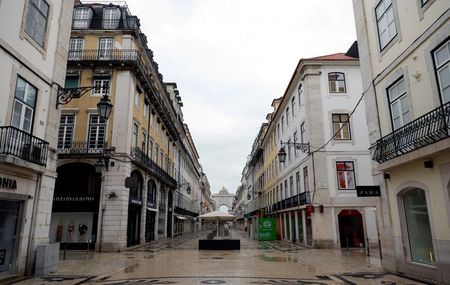 With no fairs or markets, Portugal’s Roma struggle amid coronavirus