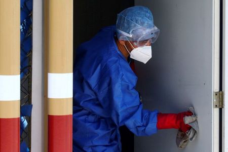 Mexico reports 852 new coronavirus cases, 83 deaths