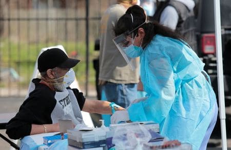 Trump hails U.S. coronavirus testing as infections cross a million